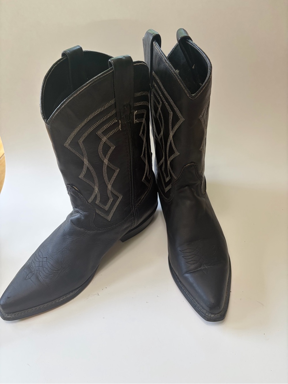 Women's Black Leather Embroidered Pointed-Toe Heeled Boots